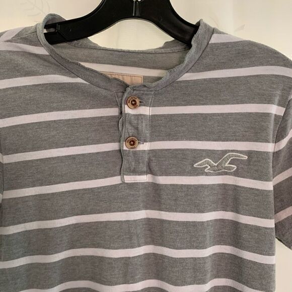 Hollister t-shirt s grey stripes 2 buttons upfront - Picture 2 of 7